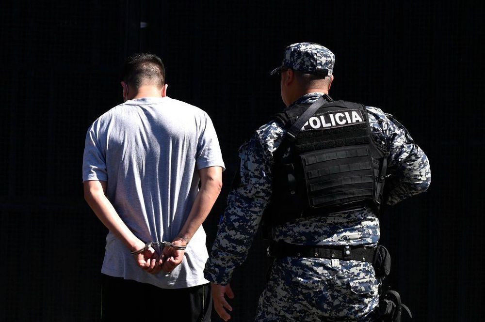 Bajo el régimen de excepción se han detenido 80.000 personas en El Salvador.