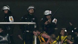 Incidentes entre la Policía e hinchas de Peñarol