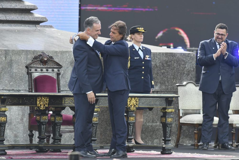 Yamandú Orsi, Luis Lacalle Pou
