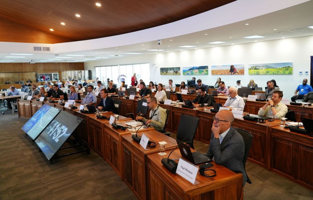 En el debate actores del sector p&uacute;blico y privado examinaron c&oacute;mo la inteligencia artificial y otros avances est&aacute;n transformando la generaci&oacute;n de informaci&oacute;n sobre el clima y exploraron los caminos para hacerla m&aacute;s accesible a los productores agropecuarios.
