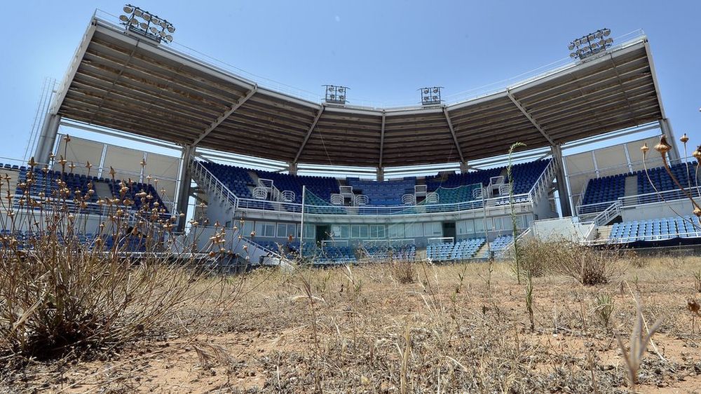 El abandono de los estadios construidos para las Olimpíadas de Río 2016. Imágenes que dieron la vuelta al mundo. Hoy el consenso es que no debe construirse infraestructura que no tenga sentido a largo plazo para la comunidad más allá de las dos semanas del evento deportivo. Para evitar estos 