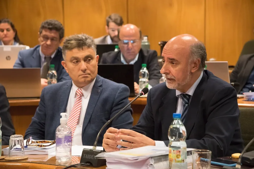 Gobierno fue al Parlamento a defender la reforma.