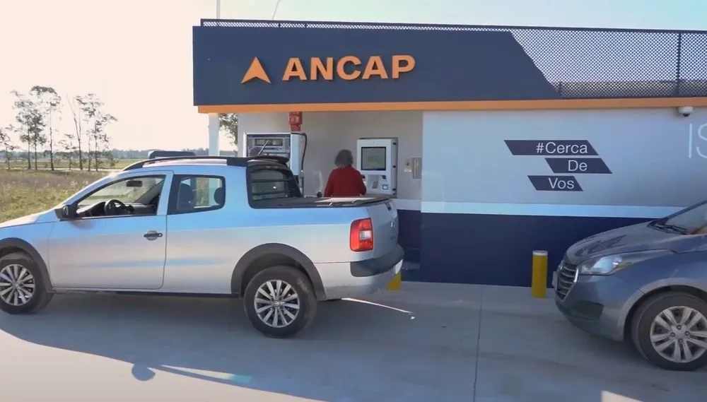 Estación de servicio automatizada en Isidoro Noblía en Cerro Largo.