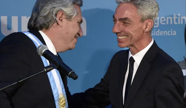 Alberto Fernández junto a Mario Meoni