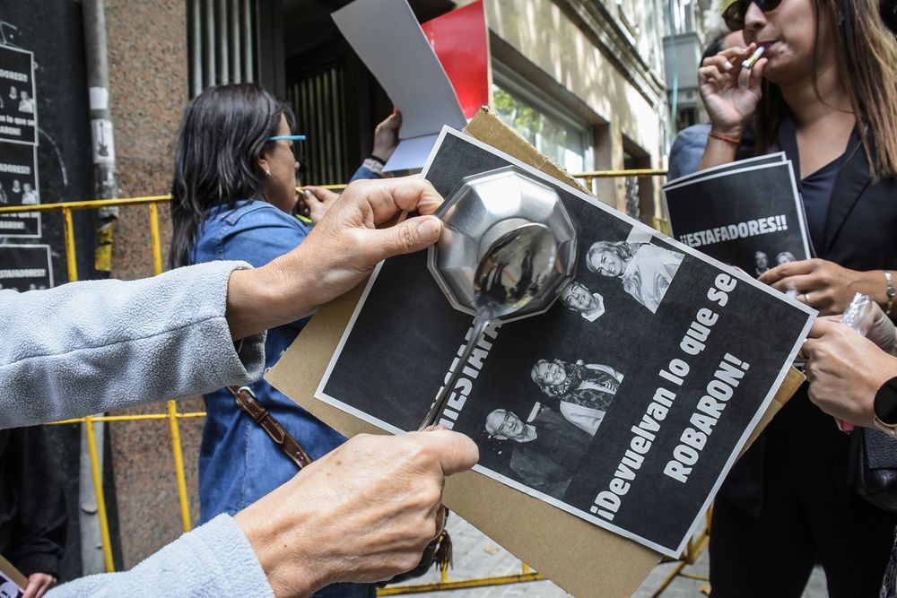 20250403 Manifestantes contra Conexión Ganadera. Audiencia de Conexión Ganadera en juzgado de concurso.