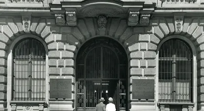 El caso recobró impulso en marzo de 2020, cuando el Centro Wiesenthal hizo un reclamo formal al banco Credit Suisse para tener acceso a una serie de cuentas en las que se sospecha que fue a parar parte de ese dinero.