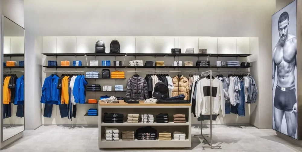 El local de Calvin Klein en Puerto Montt refleja cómo será el local en Montevideo