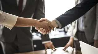 Nearsure fue fundada en 2018 por los uruguayos Iang Yim y Marcelo López