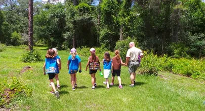 ya no mas boy scouts: suprimen la palabra boy del programa de jovenes para integrar a las ninas
