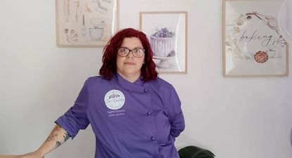 la coloniense fanatica de defensor que dejo todo para probar suerte en asturias, se capacito y ahora emprende con las violetas, su propia pasteleria boutique