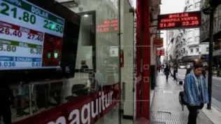 Banco Central argentino sube tasas y obliga a bancos a vender dólares