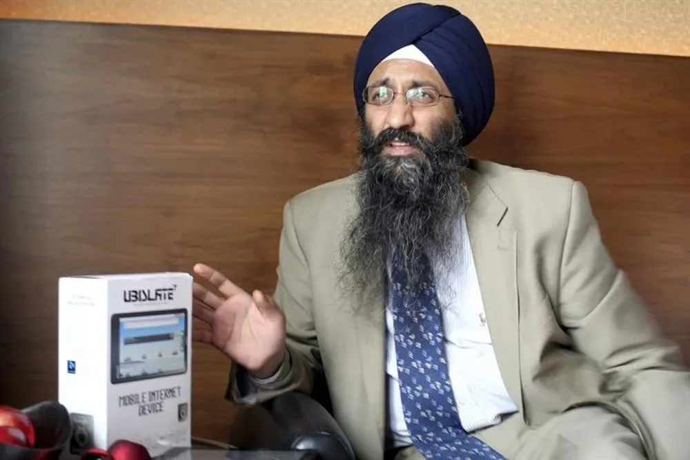 Suneet Singh Tuli, creador del Aakash Ubislate