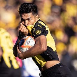 Matías Arezo celebra su gol para Peñarol ante Nacional por la final de la Liga AUF Uruguaya Matías Arezo celebra su gol para Peñarol ante Nacional por la final de la Liga AUF Uruguaya