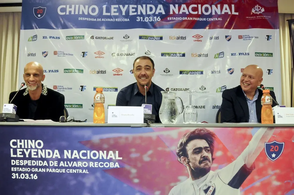 Marín, Recoba y José Luis Rodríguez en el lanzamiento de la despedida del Chino