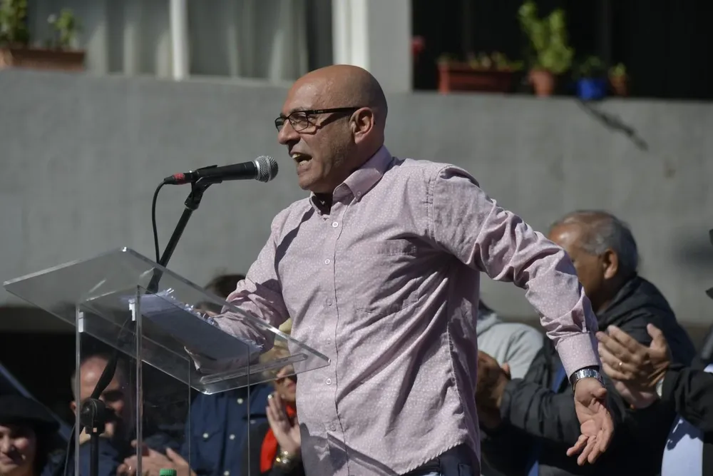 La oposición, oculta tras sus ropajes sindicales a estos efectos, acaba de ratificar su política de gasto e impuestos crecientes.