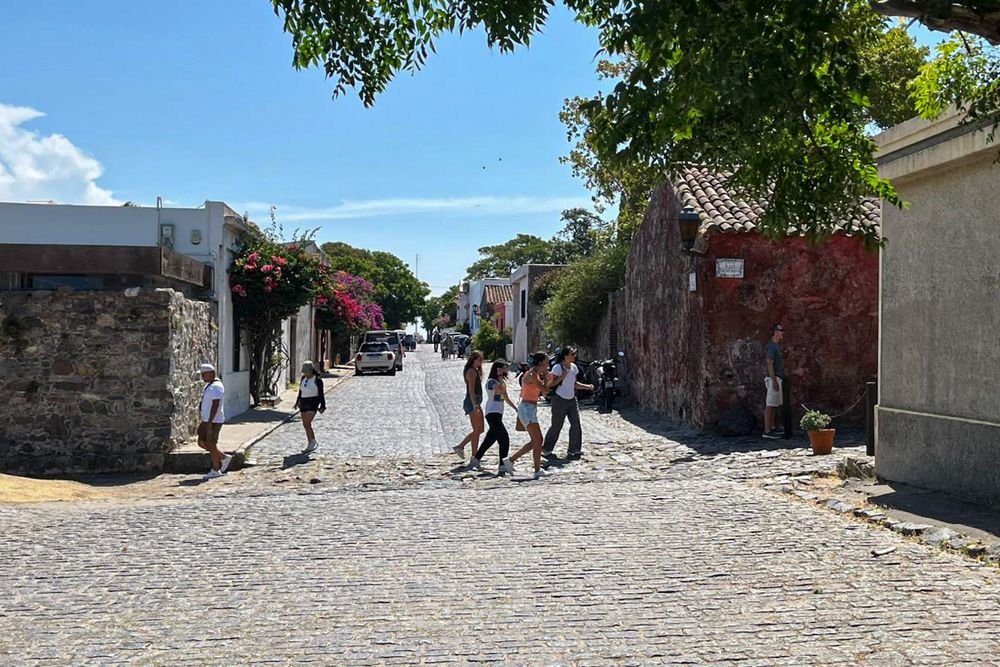 Colonia, Uruguay, 22.01.2025. Sociedad. Colonia del Sacramento, turistas en la ciudad de Colonia, Verano. 