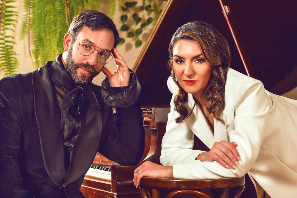 La soprano Jaquelina Livieri y el pianista Matías Chapiro.