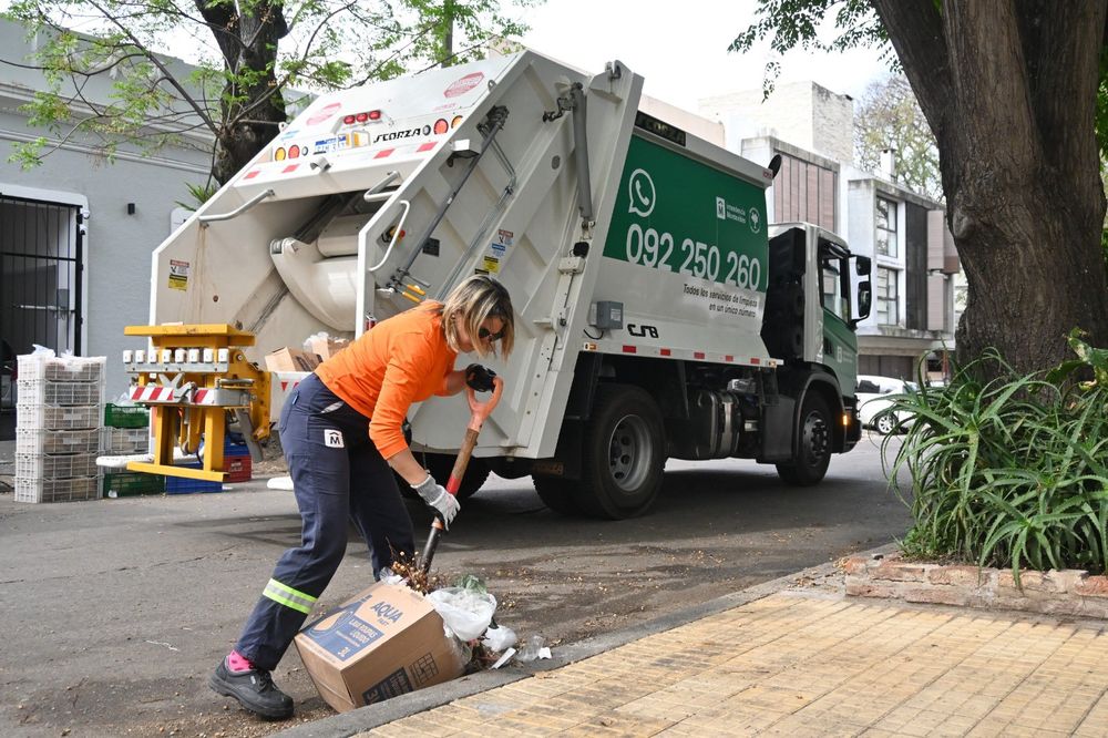 Limpieza de la Intendencia de Montevideo tras el desarrollo de ferias