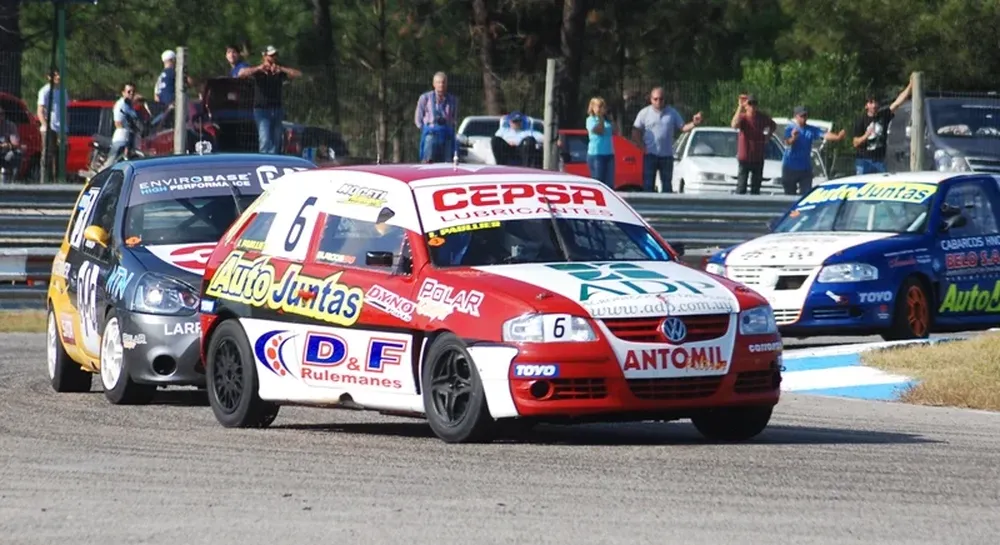Paullier mantuvo a raya a Ferra y a Pomés en la final de Superturismo.