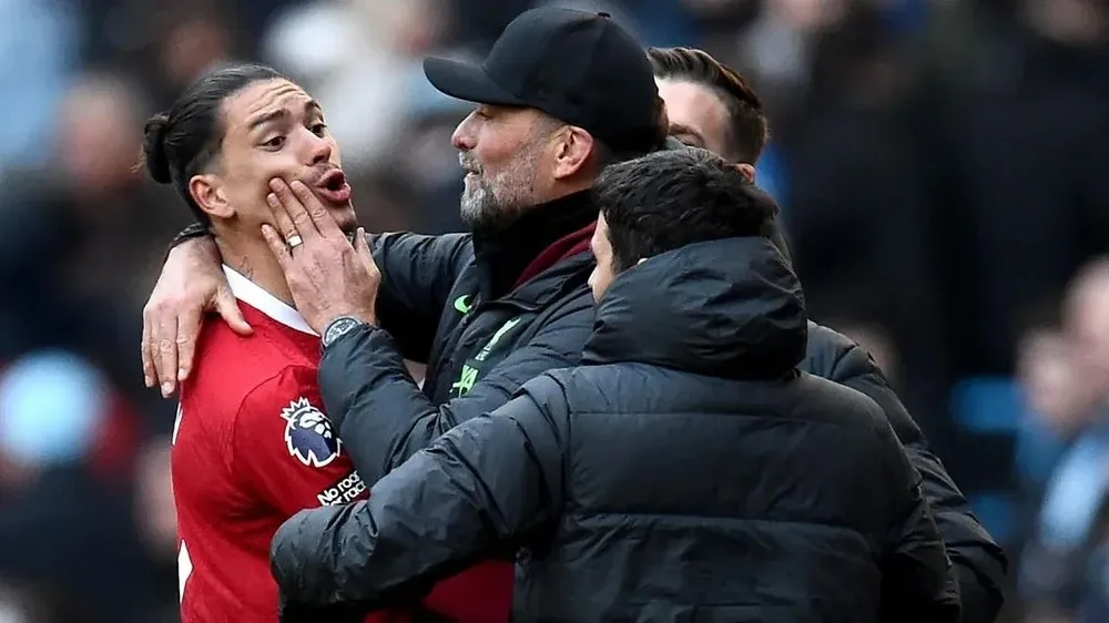 Jürgen Klopp separó a Darwin Núñez cuando intentó discutir con Guardiola