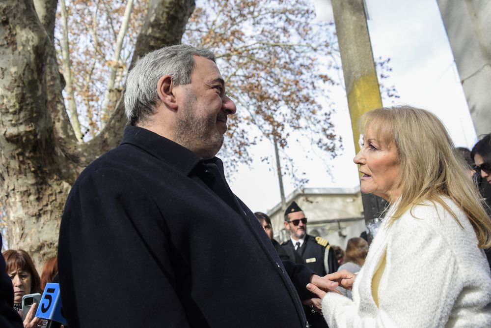 Mario Bergara y Carolina Cosse en la asunción del nuevo intendente de Montevideo. Archivo