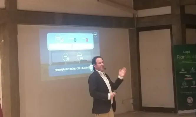 El economista Ignacio Munyo disertó en Florida.