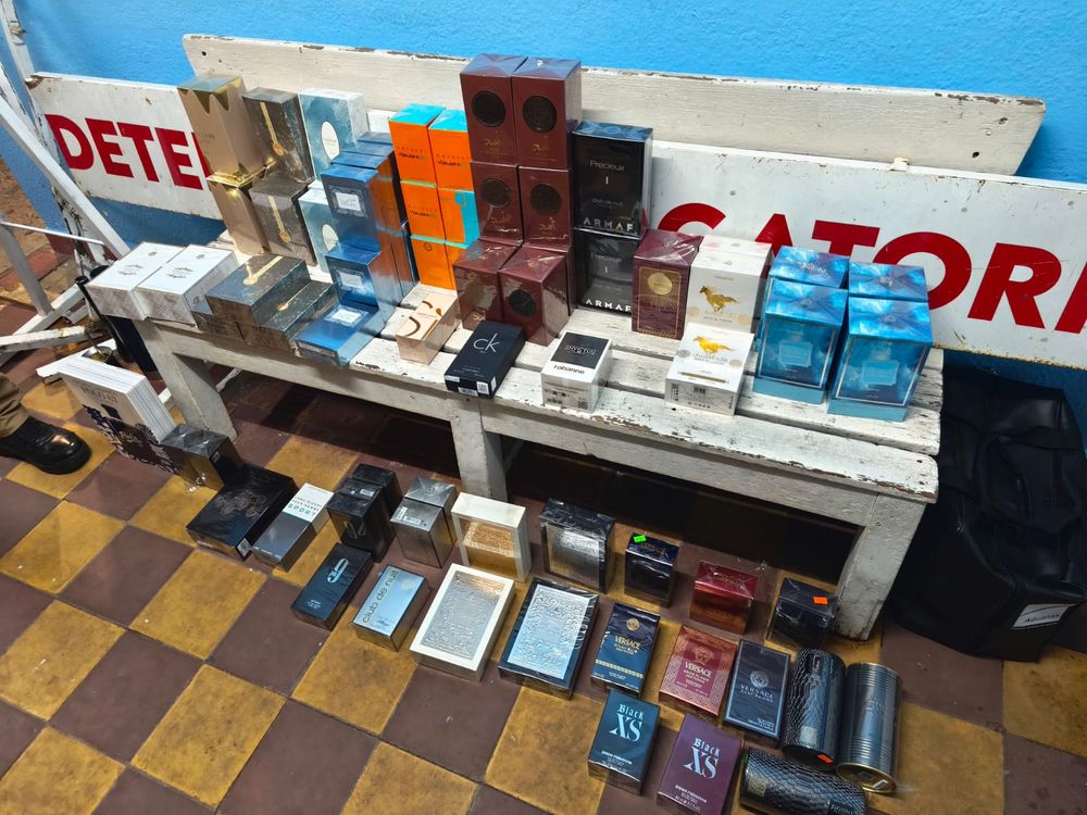 Algunos de los perfumes incautados