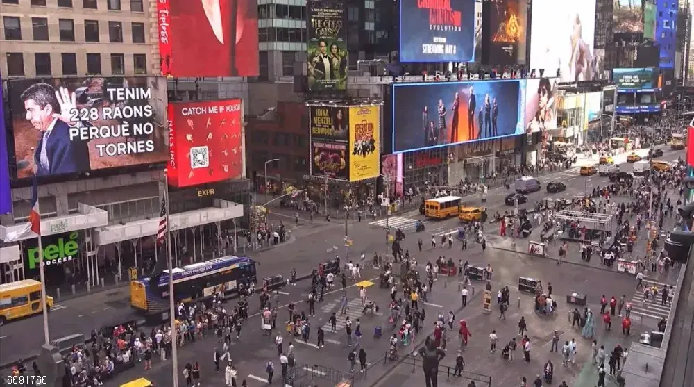Una imagen del video de Mazón en Times Square. Europa Press