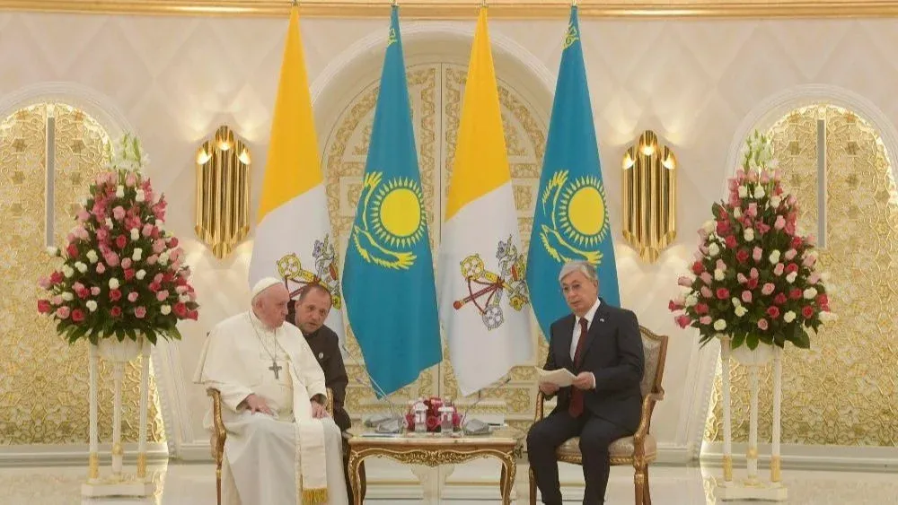 Papa Francisco con el Presidente de Kazajistán
