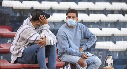 Nacional recupera a Neves, quien vio el partido en la platea del Parque Central