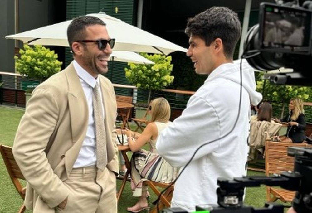 Miguel Ángel Silvestre, con Carlos Alcaraz en Wimbledon.