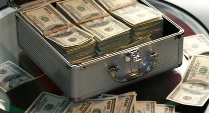 Dólar arranca la semana con aumento de 21 centésimos