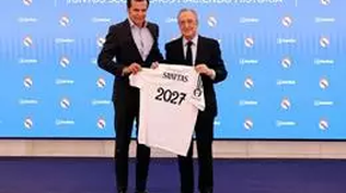 El CEO de Sanitas y de Bupa ELA, Iñaki Peralta, y el presidente del Real Madrid, Florentino Pérez, celebran el acuerdo de renovación entre ambas entidades hasta 2027.- SANITAS