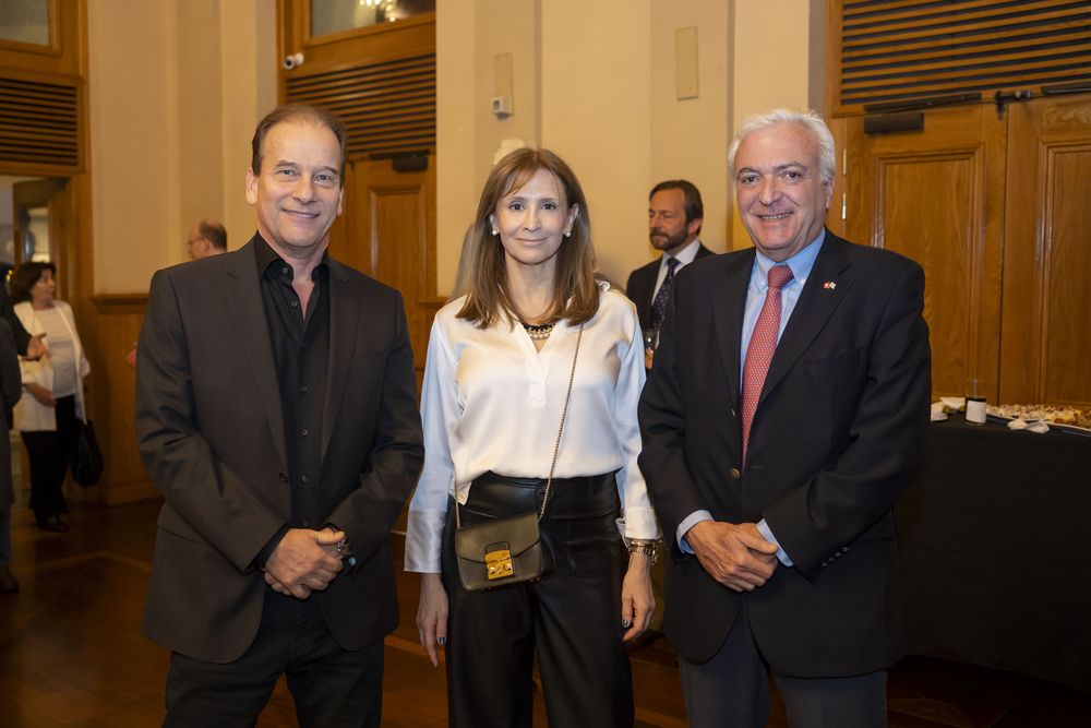 Adrian Christ y Sra, Alejandro Suzacq, CEO de Banque Heritage.