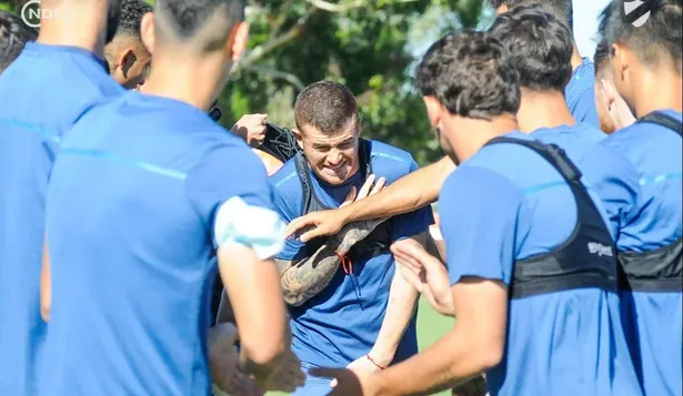 El Colo tuvo que pasar por la pasarela