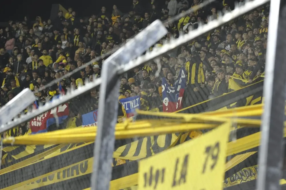 Las banderas robadas en la Tribuna Cataldi