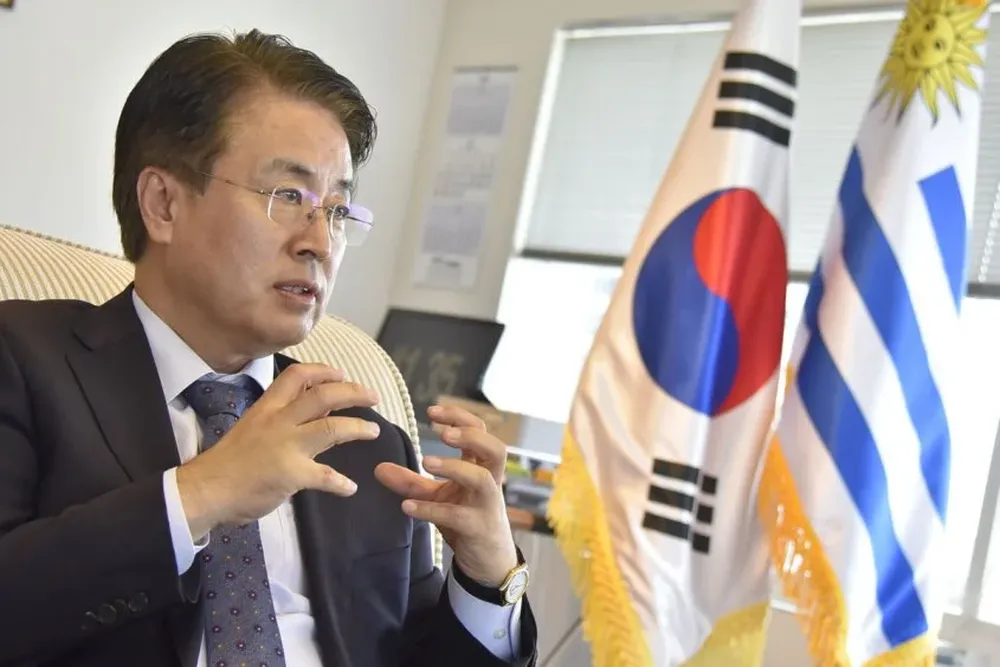 El embajador de Corea del Sur en Uruguay, Hanjun Yoo