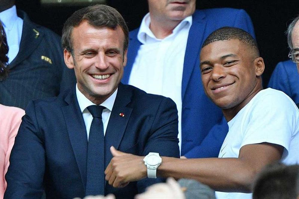 El presidente de Francia, Emmanuel Macroon, con Kylian Mbappé