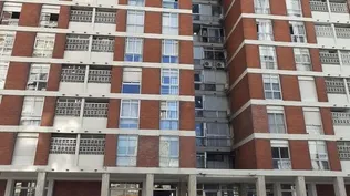 Apartamento de tres dormitorios en la rambla va a remate sin base