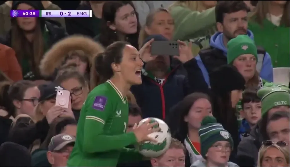 El saque lateral de Megan Campbell