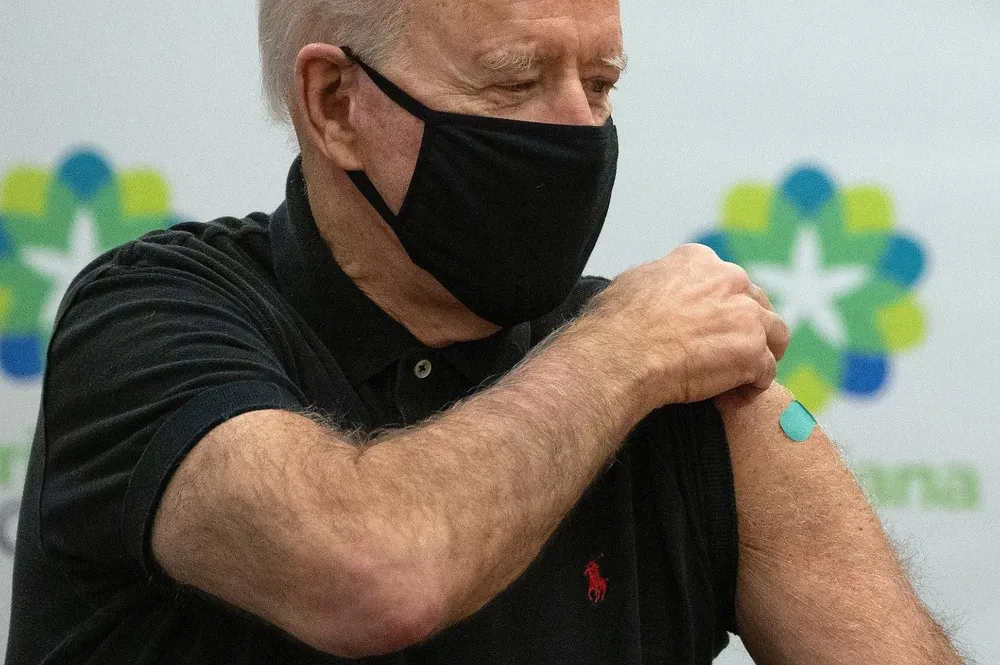 Biden recibió la primera inminización antes de asumir