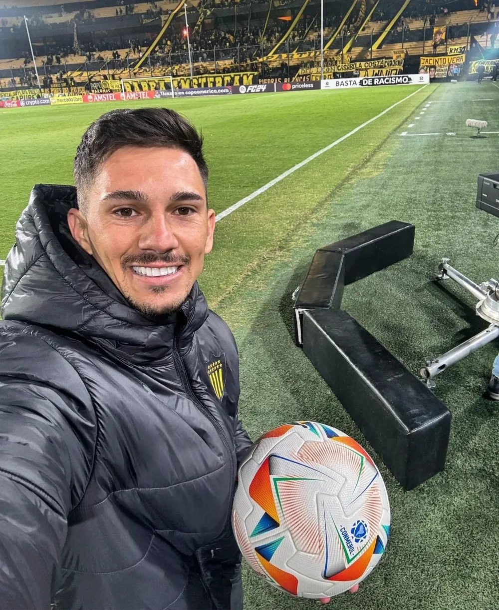 Maximiliano Silvera se llevó la pelota por su hat trick con Peñarol por Copa Libertadores