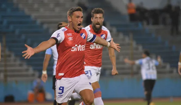 El festejo de Bergessio en el Tróccoli