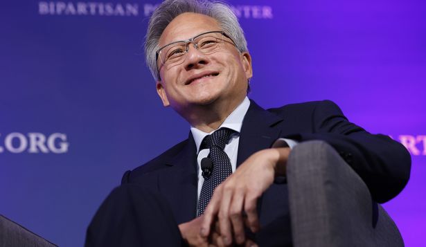 El CEO de Nvidia, Jensen Huang, deberá capear la guerra comercial que desatará el nuevo presidente Donald Trump. Aunque afectará su negocio, difícilmente amenace el coloso tecnológico que construyó en estos años. El mundo avanza en la dirección en la que se mueve.&nbsp;