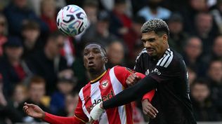 Ronald Araujo fue reemplazado en el entretiempo en el Liverpool ante el Brentford por la Premier League