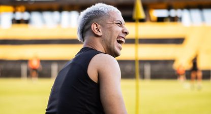 Leonardo Fernández sonríe en su primera práctica con Peñarol en la pretemporada de 2025
