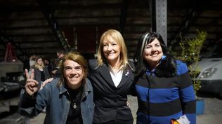 Carolina Cosse junto a Silvia Nane y María Inés Obaldía