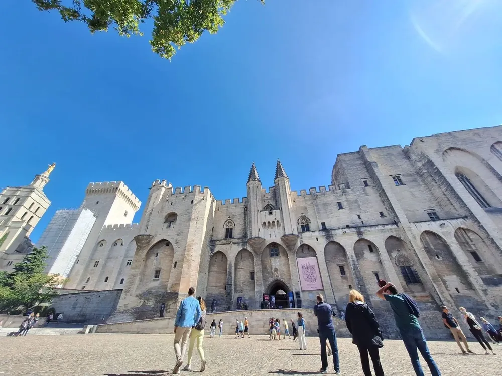 Postales de Avignon, la casa de Los Teros en Francia