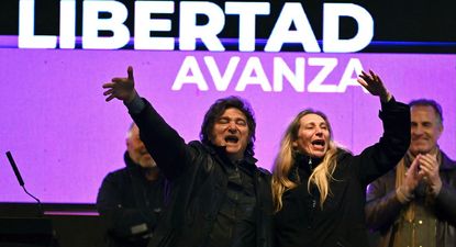 Milei cerró la campaña en territorio hostil: advirtió por un empate técnico y se mostró desafiante