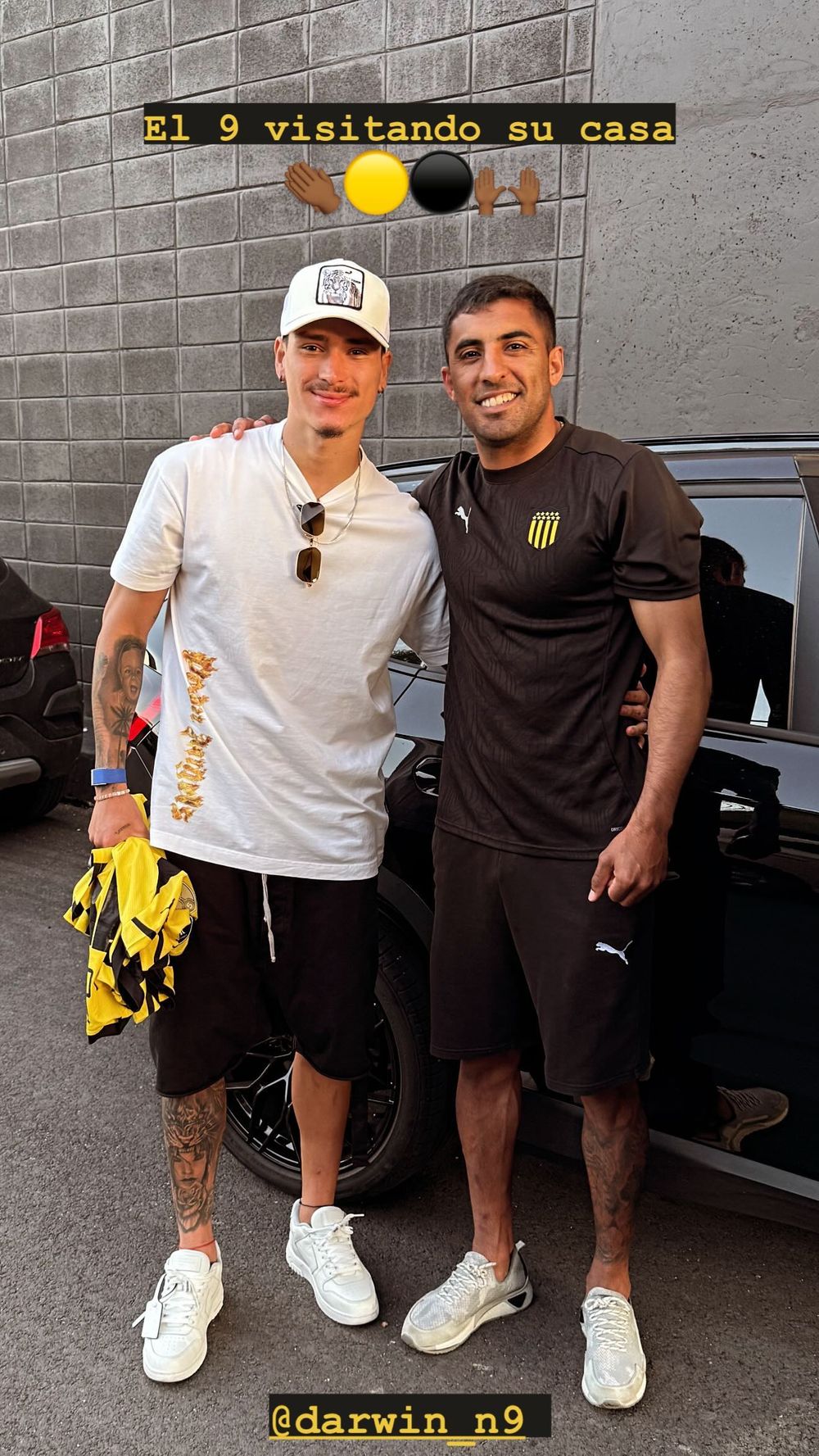 Darwin Núñez con Maxi Olivera